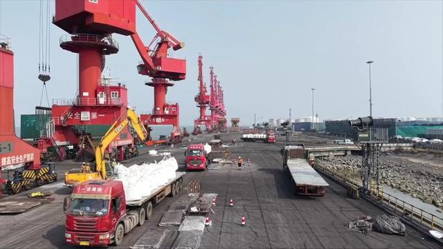 春回大地,生产就业双线发力;各地抢抓农时,绘就奋进新画卷。 新闻 春回大地,生产就业双线发力;各地抢抓农时,绘就奋进新画卷。 新闻 春回大地,生产就业双线发力;各地抢抓农时,绘就奋进新画卷。 新闻 春回大地,生产就业双线发力;各地抢抓农时,绘就奋进新画卷。 新闻