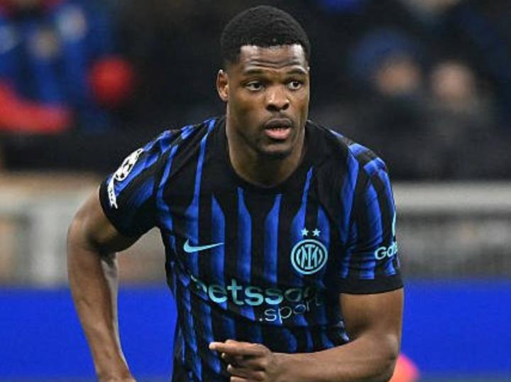  国际米兰右翼重现锋芒，邓弗里斯伤愈首发迎战亚特兰大；蓝黑军团期待右路活力回归。 体育新闻 国际米兰右翼重现锋芒，邓弗里斯伤愈首发迎战亚特兰大；蓝黑军团期待右路活力回归。 体育新闻