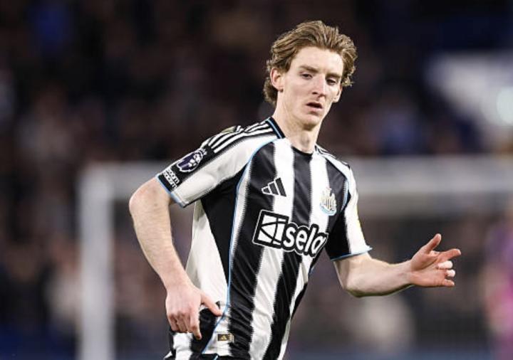  戈登卧病坚持到场，希勒老将风范不改；球员回应引发热烈争论。 体育新闻 戈登卧病坚持到场，希勒老将风范不改；球员回应引发热烈争论。 体育新闻