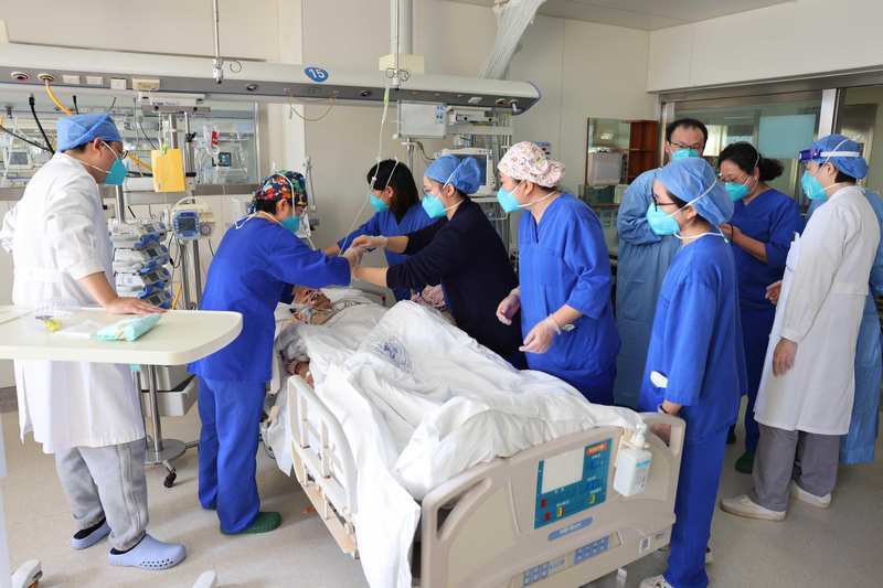  万千家庭的晚年未雨绸缪：意定监护制度在上海正式落地 新闻