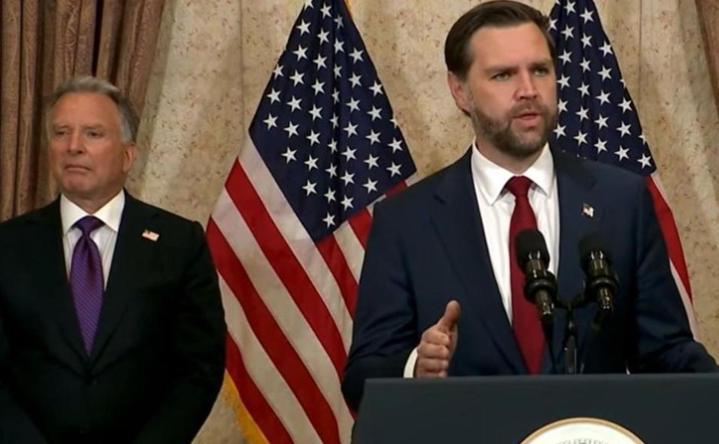 谈判桌上的沉默与海峡边的焦虑：一个时代的选择困境 新闻