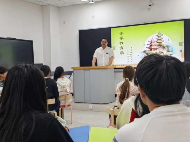  教育援疆的系统工程：18名北京教师如何用18个月重塑和田学院 新闻