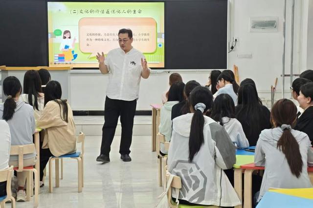  教育援疆的系统工程：18名北京教师如何用18个月重塑和田学院 新闻