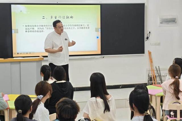  教育援疆的系统工程：18名北京教师如何用18个月重塑和田学院 新闻