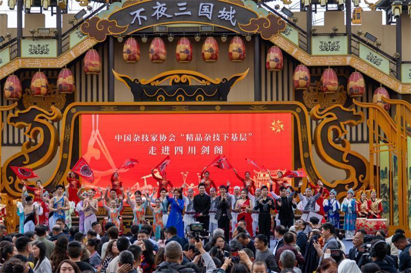  【深度】国家级非遗杂技走进基层：一场传统艺术的当代破局与传承实验 文化旅游