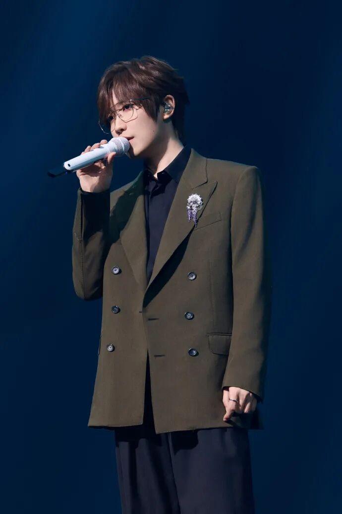  徐良《时间折叠》演唱会深度复盘：一场教科书级的身份整合营销 娱乐新闻