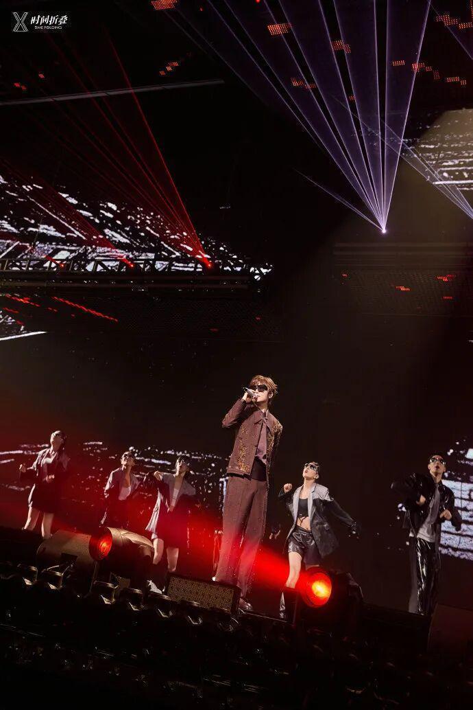  徐良《时间折叠》演唱会深度复盘：一场教科书级的身份整合营销 娱乐新闻