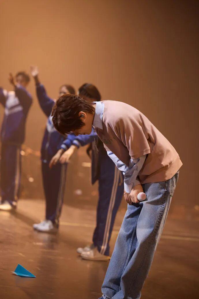  徐良《时间折叠》演唱会深度复盘：一场教科书级的身份整合营销 娱乐新闻